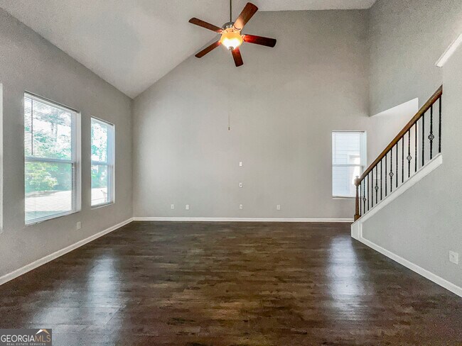Building Photo - 166 Daisy Cir