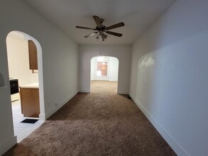 Building Photo - 1105 1/2 Ave F
