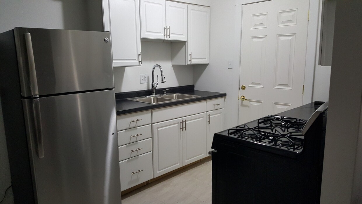 Primary Photo - Knollridge Garden Apartments