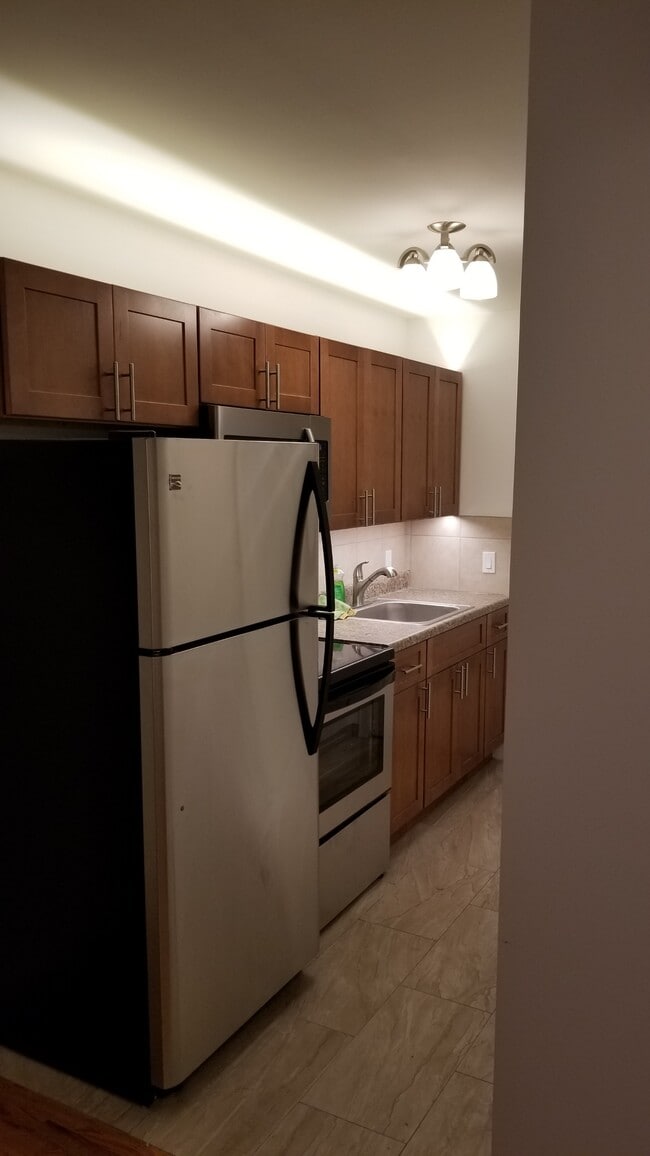 Building Photo - 164 Mill St