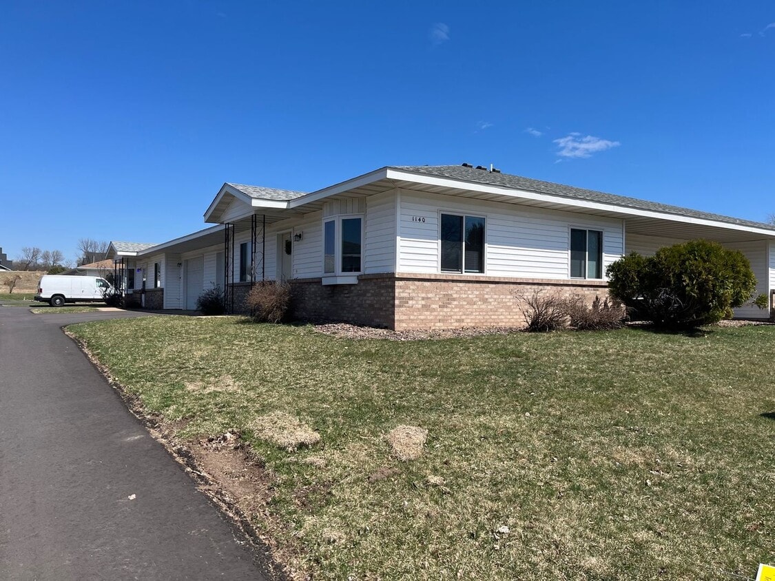 Primary Photo - 1140 Glenn Pl