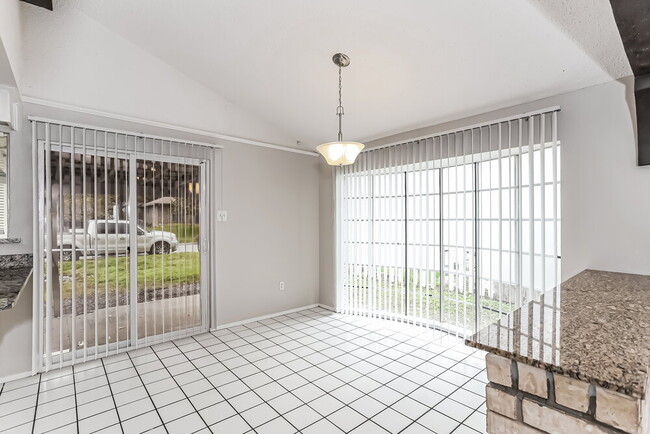 Building Photo - 2859 Hitson Ln