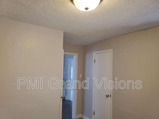 Foto del edificio - 1437 E Garfield Ave