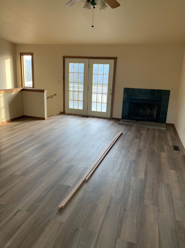 Foto del edificio - Duplex Available in Forsyth!