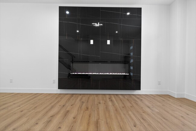 Photo du bâtiment - 8721 77 Ave NW