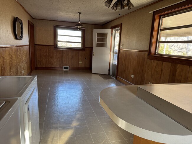 Foto del edificio - 5804 Elkin Hwy