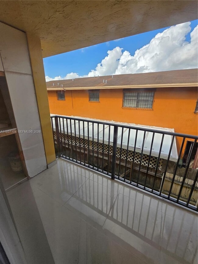 Foto del edificio - 6151 W 24th Ave