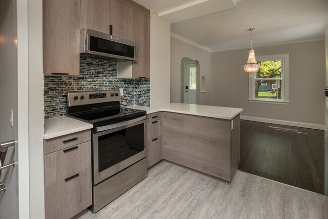 Foto del edificio - 8 18th Ave SW
