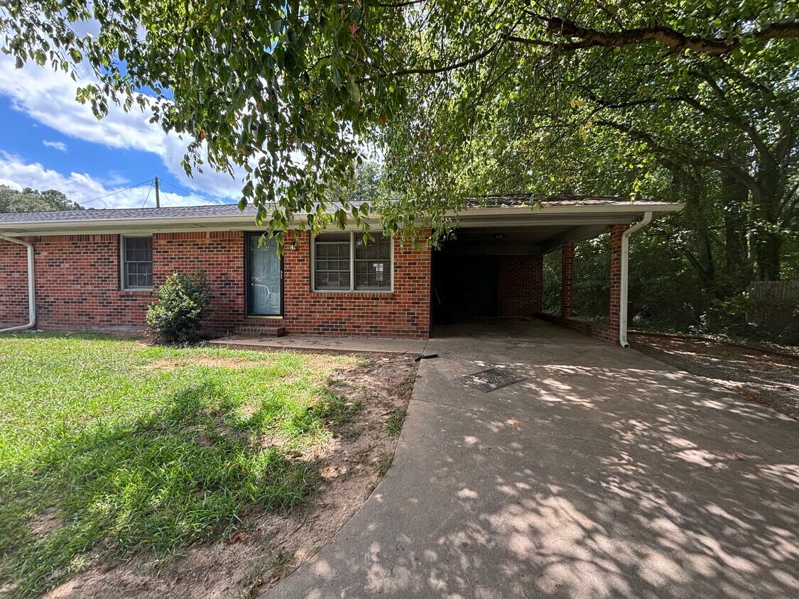 Foto principal - 4758 Rockmart Rd SE