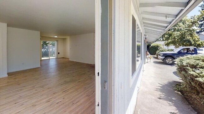Foto del edificio - Amazing 2 Bedroom Single-level Duplex w/ A...