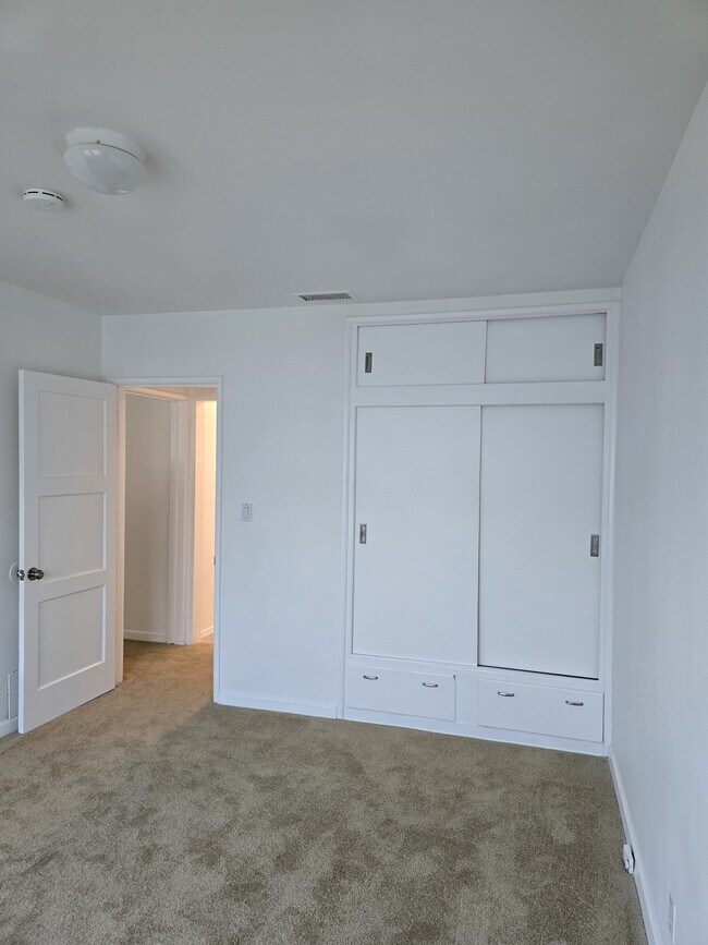 Building Photo - 11036 S Truro Ave