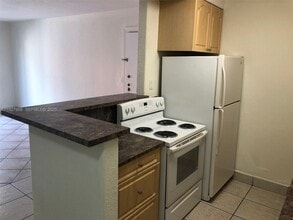 Building Photo - 10744 N Kendall Dr
