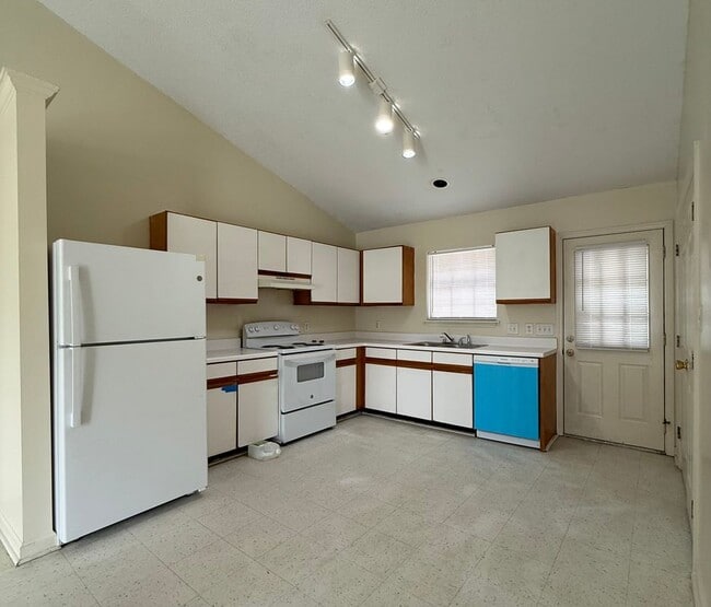 Building Photo - 3200 Parkway Ct