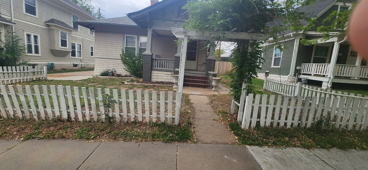 Foto principal - Beautiful 2 Bedroom / 1 Bath House
