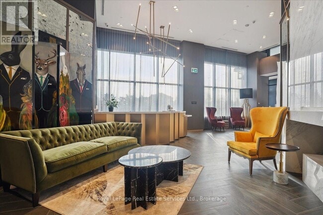 Building Photo - 395 Dundas St W