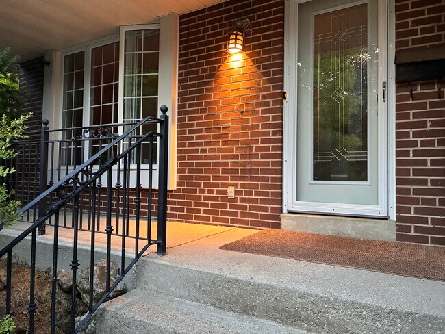 Entrée principale - 25 Farmview Cres