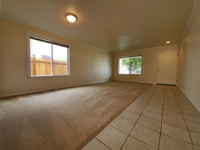 Foto del edificio - Charming 4-Bedroom Home in Peaceful Neighb...