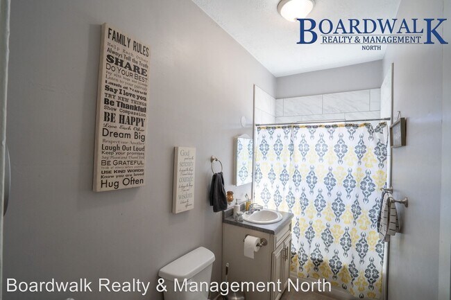 Building Photo - 1 br, 1 bath Apartment - 2637 Quincy Ave