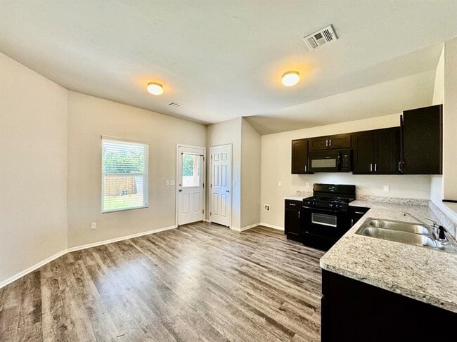 Building Photo - 933 Klare Ln