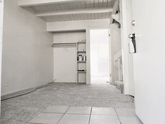 Foto del edificio - 81 Maude Ave