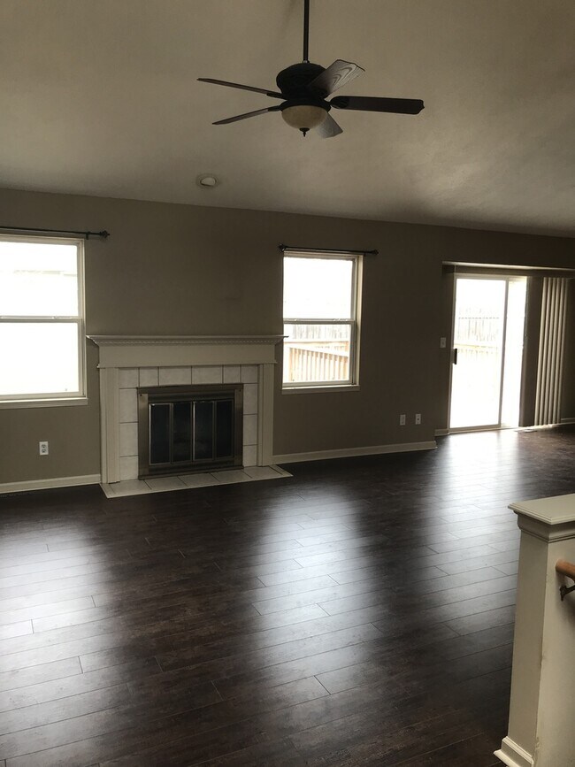 Foto del edificio - 3734 Harwood Ln