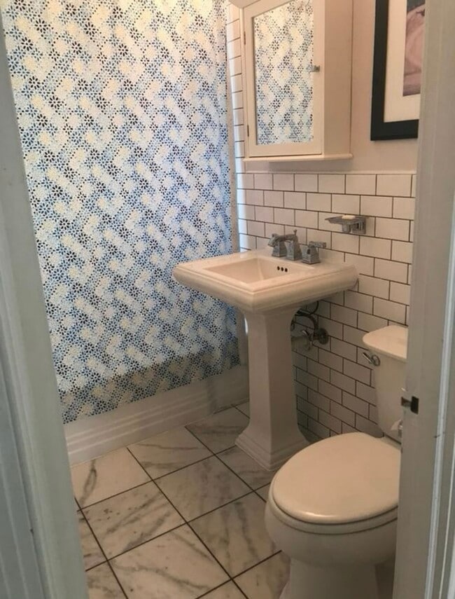 Foto del edificio - 4629 Tilden St NW