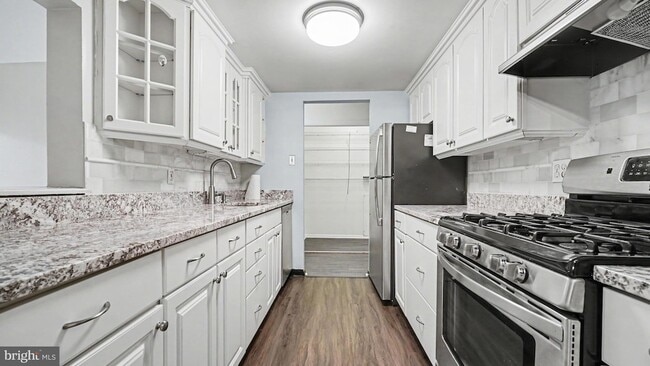 Building Photo - 349 Drummers Ln