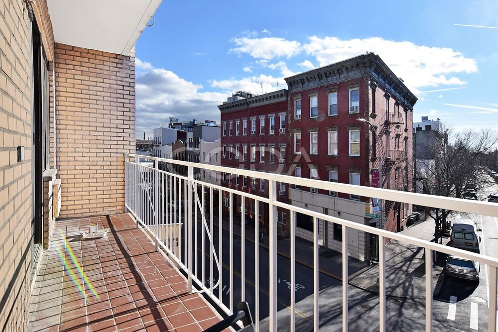 Foto principal - 157 Greenpoint Ave