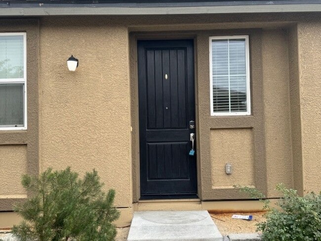 Building Photo - East Sparks Three Bedroom Home