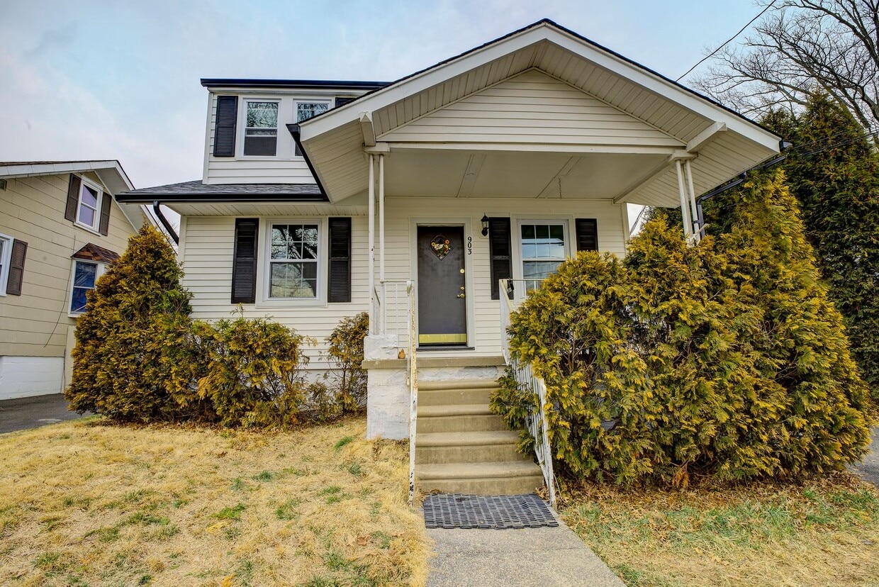 Photo - 903 Loney St