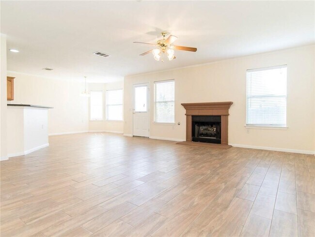 Foto del edificio - 5509 Rayburn Ln