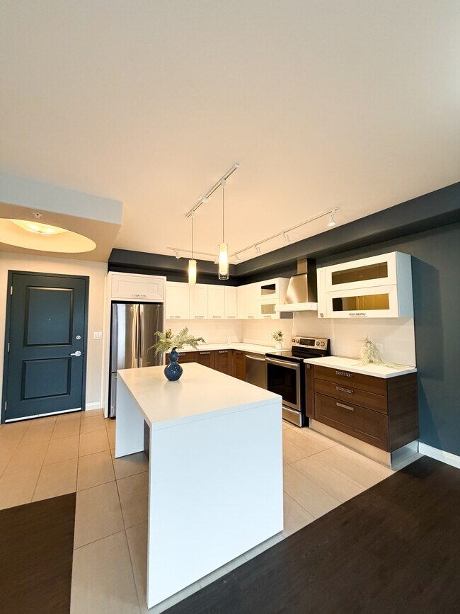 Building Photo - 1310 Nesbitt Dr