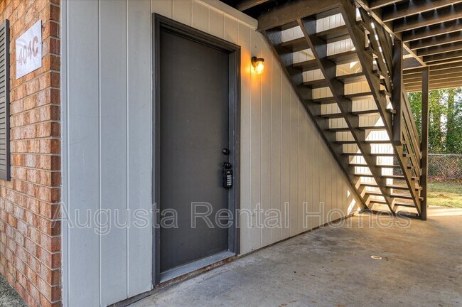 Building Photo - 404 Verdery Dr