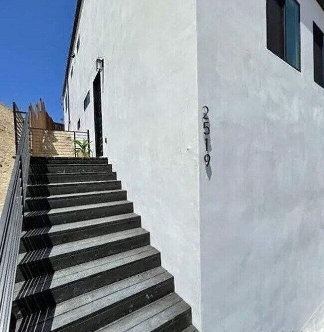 Foto del edificio - Private, Peaceful Studio Retreat in Prime Los Angeles Location