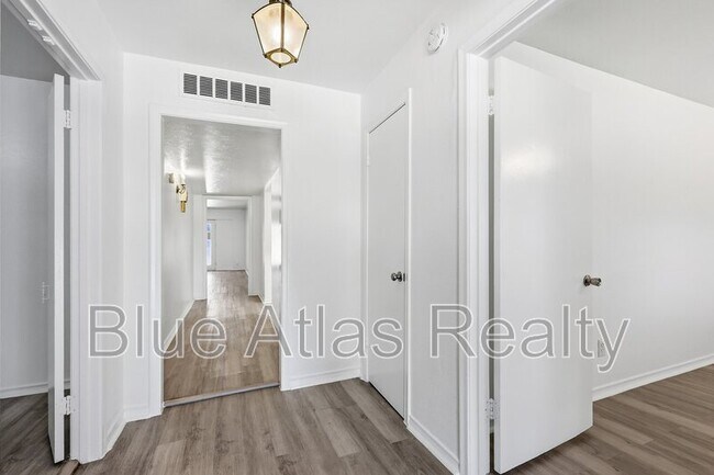 Building Photo - 7747 Dentcrest Dr
