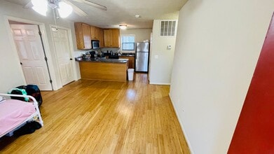 Building Photo - 449 N Donahue Dr