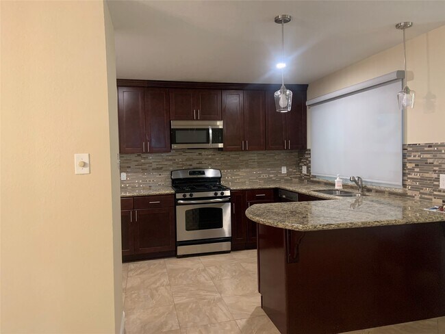 Foto del edificio - 16618 Oxnard Ln