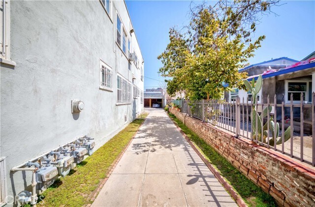 Foto del edificio - 1308 S Van Ness Ave