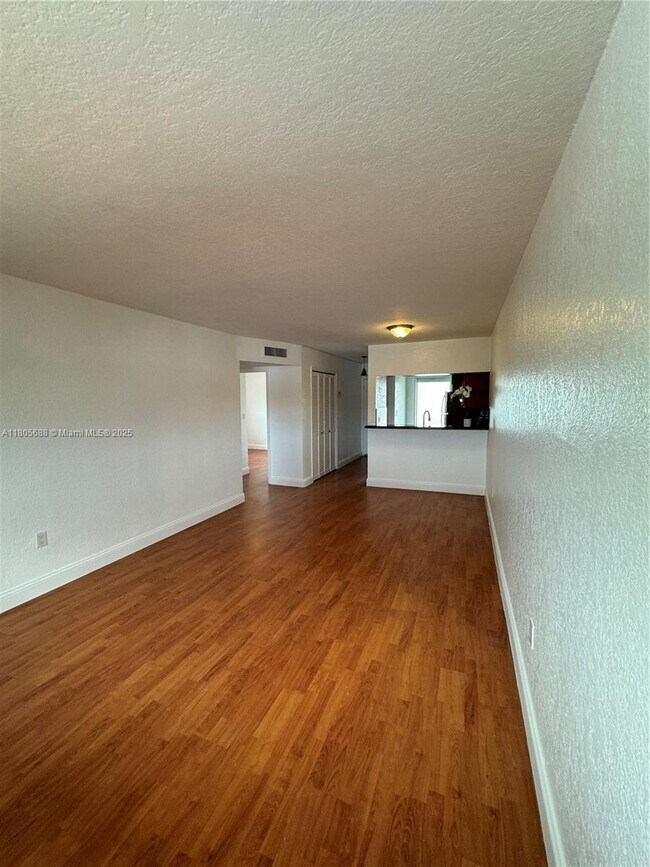 Foto del edificio - 427 Santander Ave