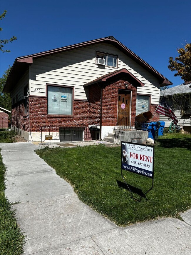 Building Photo - 533 Wayne Ave