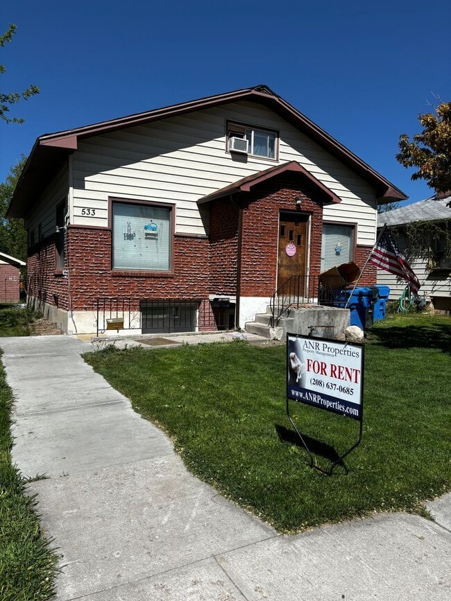 Building Photo - 533 Wayne Ave