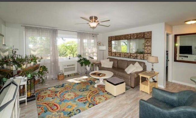 Building Photo - 215 Country Club Dr