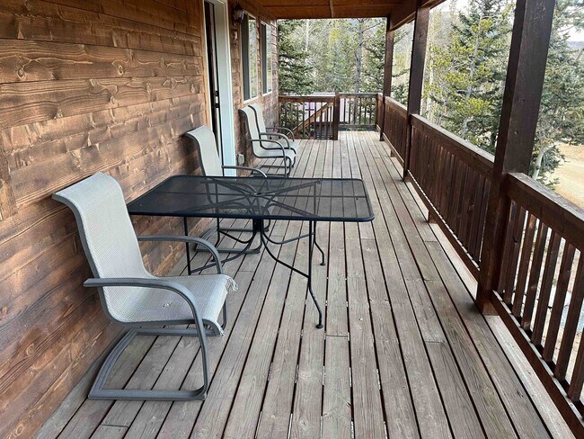 Building Photo - 511 N Aspen St