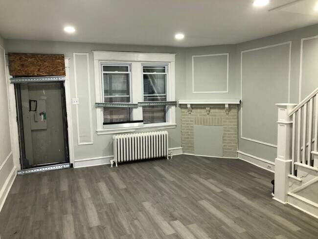 Building Photo - 3 Bedroom Home