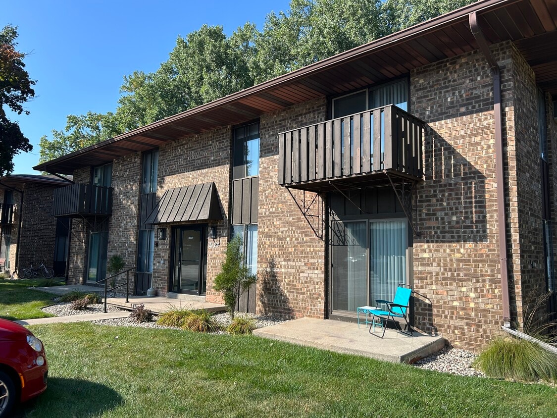 Foto principal - 2125 Camelot Court