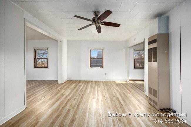 Building Photo - 1621 Lakeshore Dr