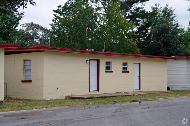 Building Photo - Redwood Apartments