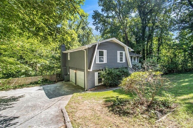 Building Photo - 5826 Simone Dr