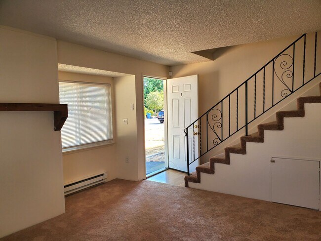 Building Photo - FG: 01010 E 35th