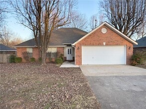 Building Photo - 4901 Roxbury Way